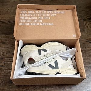 Veja Venturi Sneakers in Gravel Grafite sz 37